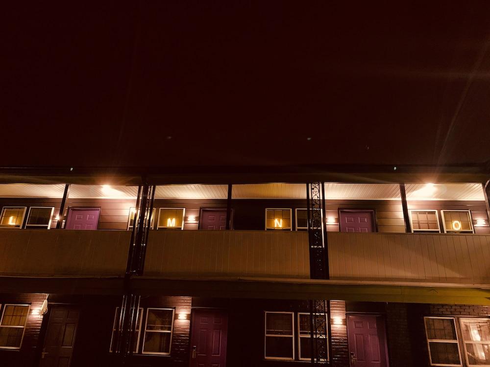 Hotel On Monroe Рочестер Экстерьер фото