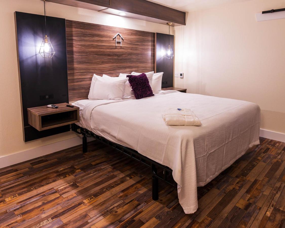 Hotel On Monroe Рочестер Экстерьер фото