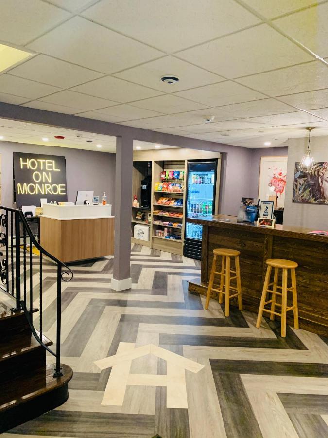 Hotel On Monroe Рочестер Экстерьер фото