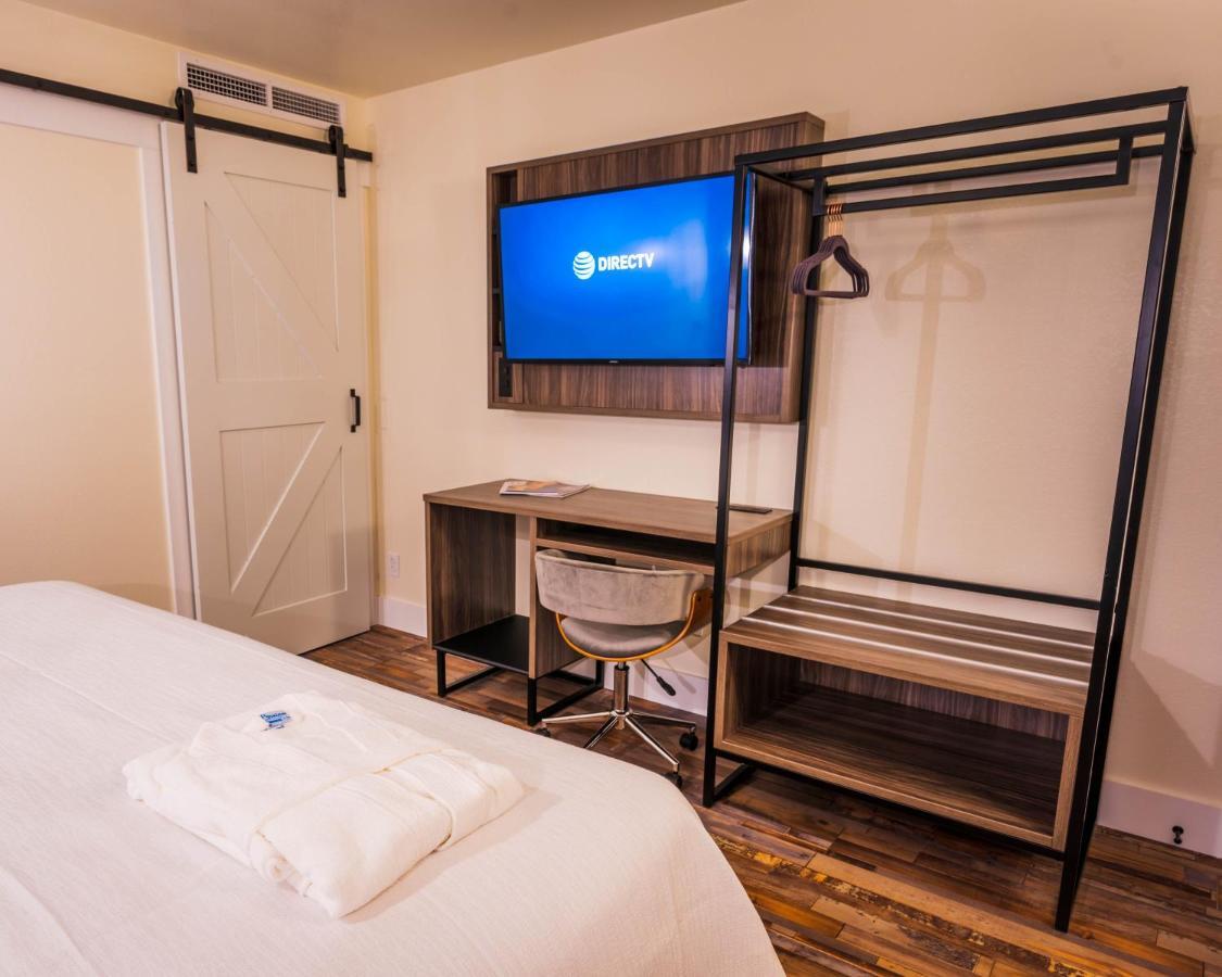 Hotel On Monroe Рочестер Экстерьер фото